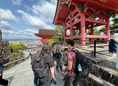 ทัวร์เดินชมแบบส่วนตัวในเกียวโตพร้อมใบอนุญาต ไกด์ (4/8 ชั่วโมง)