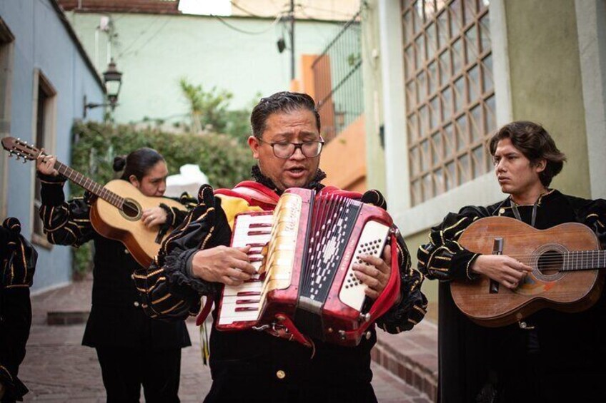 Callejoneada with the Estudiantina de Guanajuato