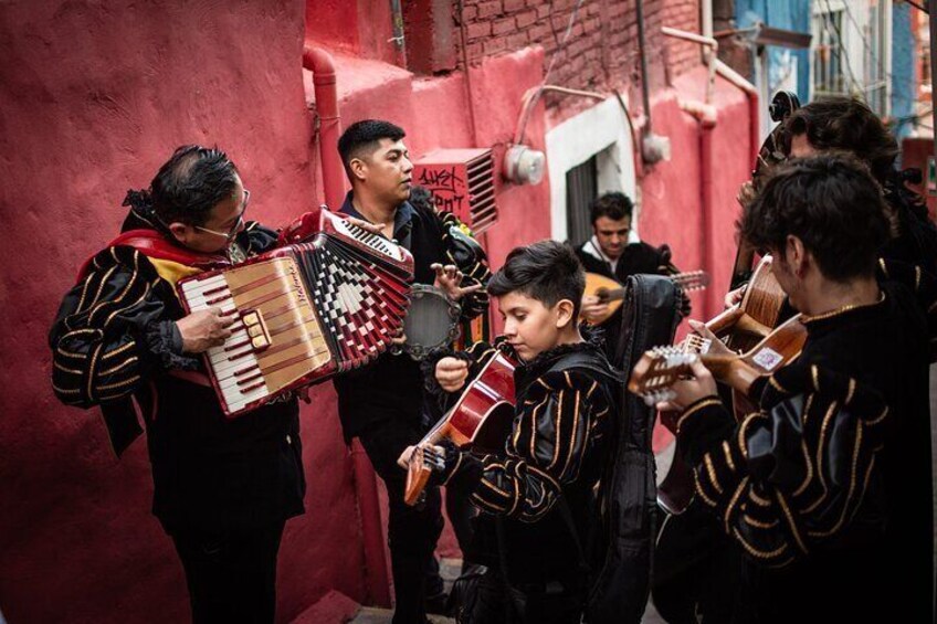 Callejoneada with the Estudiantina de Guanajuato