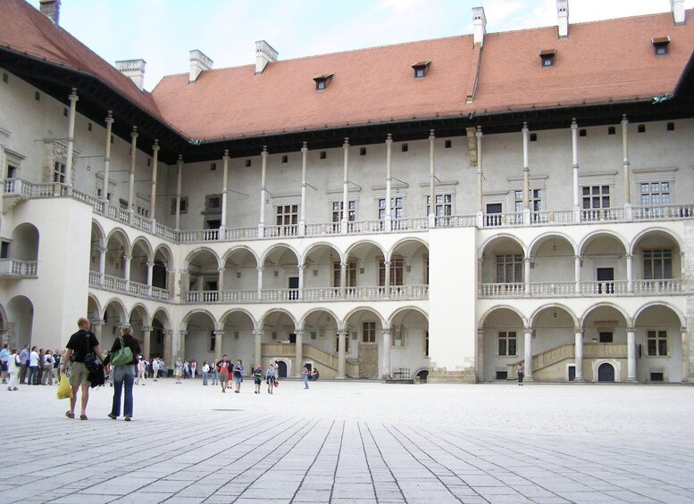 Krakow: Wawel Castle Guided Tour