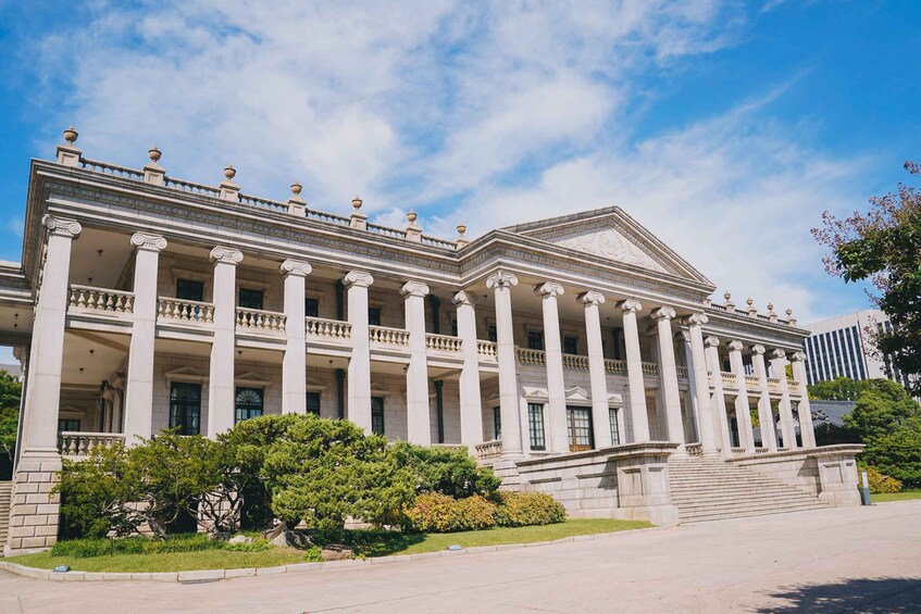 Picture 2 for Activity Seoul: Deoksugung Palace Half Day Walking Tour