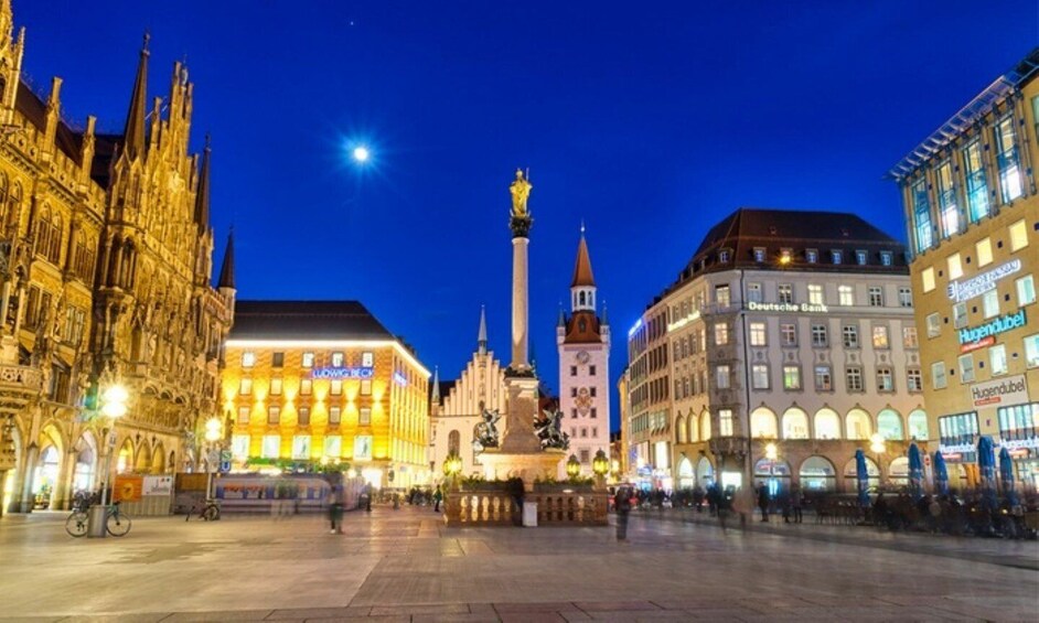 Picture 1 for Activity Munich: Night Watchman Torch Tour in German