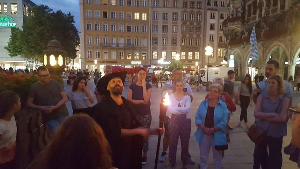 Picture 2 for Activity Munich: Night Watchman Torch Tour in German