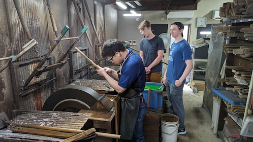 Desde Osaka: recorrido a pie por la fábrica de cuchillos y artesanía de Sak...