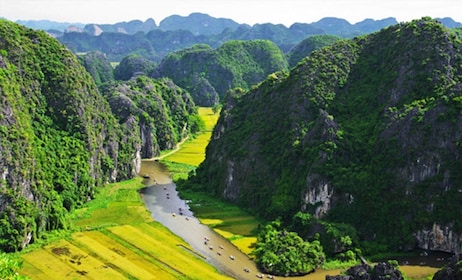 Vietnam : Trang An et la grotte de Mua avec vue sur le coucher de soleil