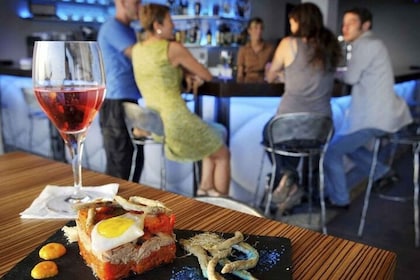 Rota: paseo privado y degustación de tapas locales