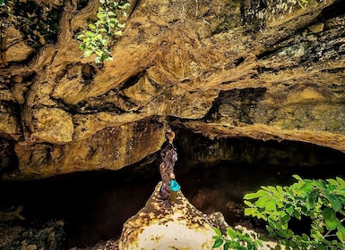 La Ciotat: tour de medio día de espeleología en el Parque Nacional de Calan...