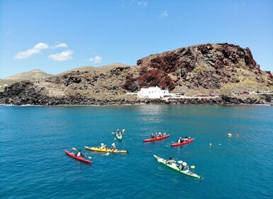 Santorini: Zuidzee kajaktocht met zeegrotten en picknick