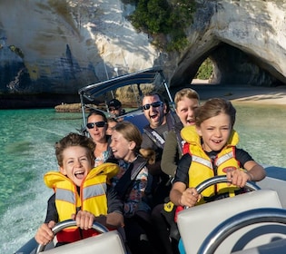 Whitianga: Cathedral Cove & Caves Boat Tour with Snorkelling