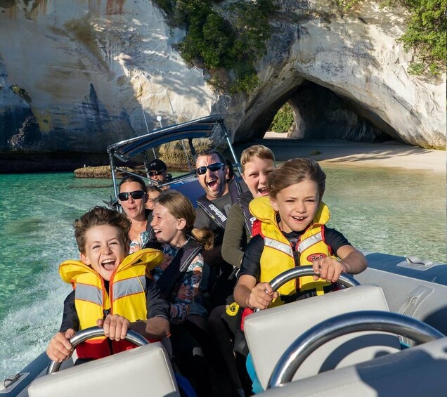 Whitianga: Cathedral Cove Adventure Boat Tour and Snorkeling