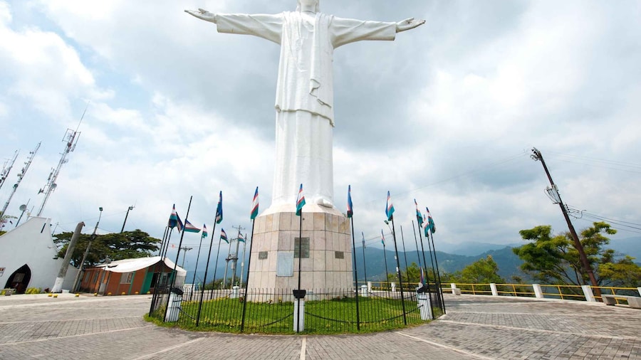 Cali: San Antonio, Tertulia Museum & Downtown Cali City Tour