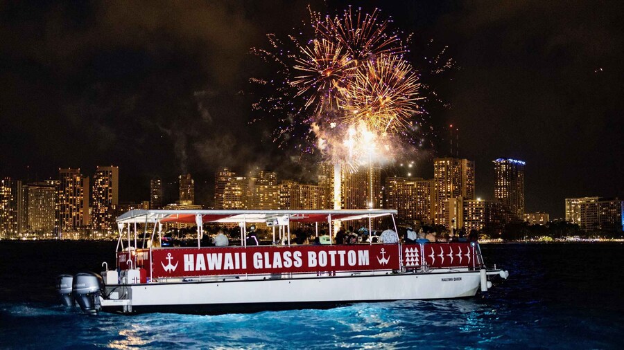 Oahu: Waikiki Friday Night Fireworks Cruise