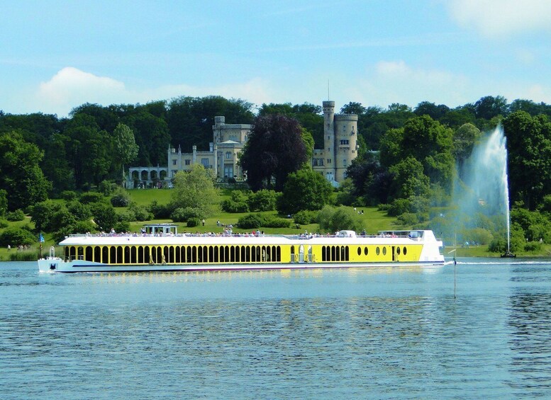 Picture 1 for Activity Potsdam: Palace Tour by Boat