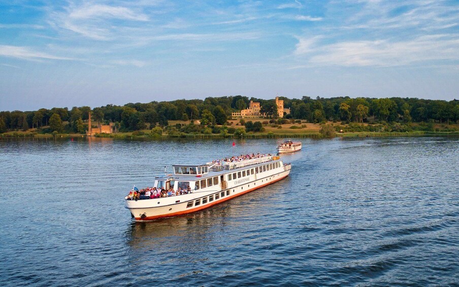 Picture 3 for Activity Potsdam: Palace Tour by Boat