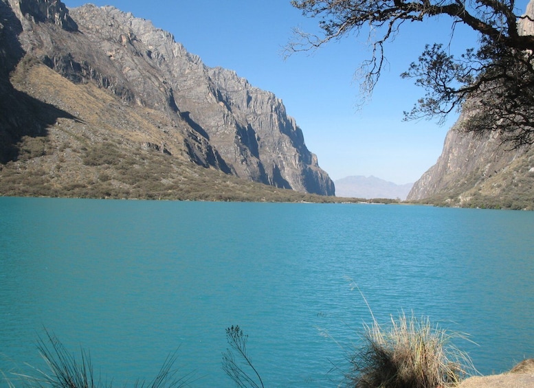 From Huaraz: Guided Hiking Tour of Llanganuco Lakes & Entry