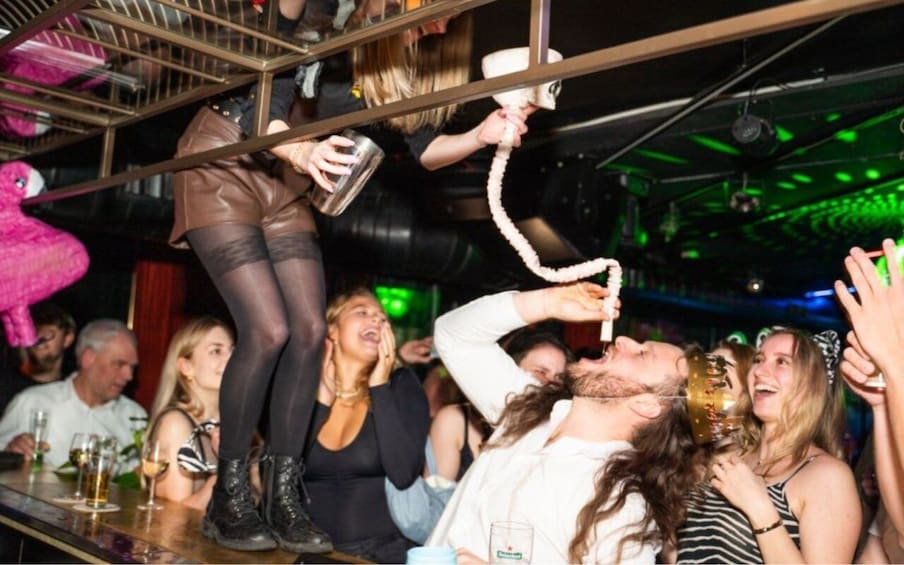 Amsterdam: Leidsplein Night Life Party Pub Crawl