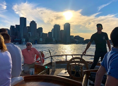 Boston : Croisière au coucher du soleil à bord d'un grand voilier