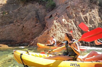 Barcelona: Costa Brava kajak en snorkeltour met lunch