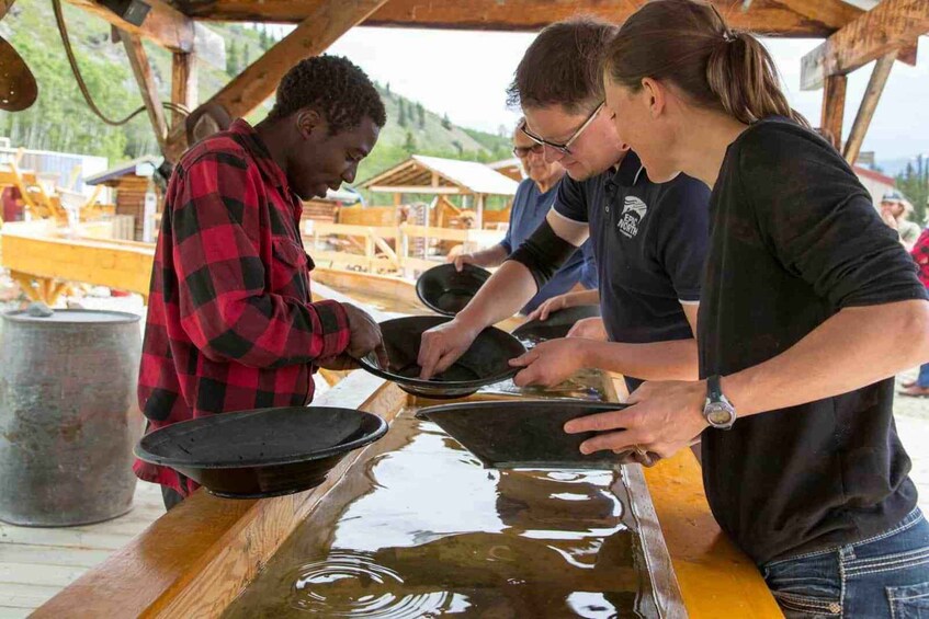 From Whitehorse: Klondike Gold Rush Tour incl. Emerald Lake