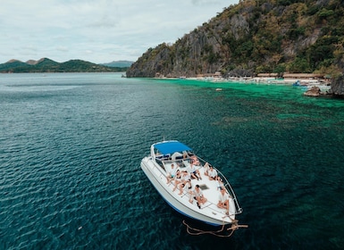 Coron: Private Island-Hopping Tour on a Yacht or Speedboat