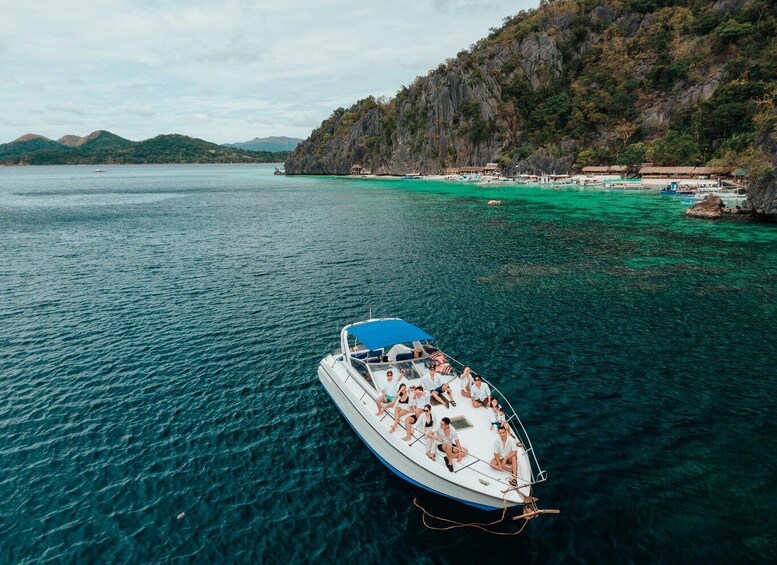 Coron: Private Island-Hopping Tour on a Yacht or Speedboat