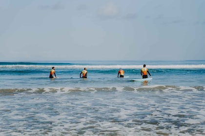 Lanzarote: Famara Beach Surfing Lesson für alle Levels