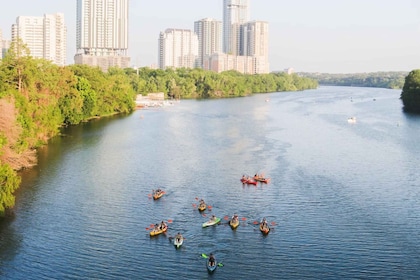 Austin: Kayaking Tour through City centre to Barton Springs