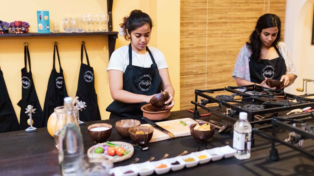 Picture 6 for Activity Colombo: Sri Lankan Cooking Class with a Chef