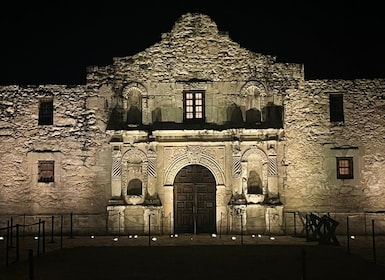 San Antonio: Ghosts and Dark History Guided Walking Tour