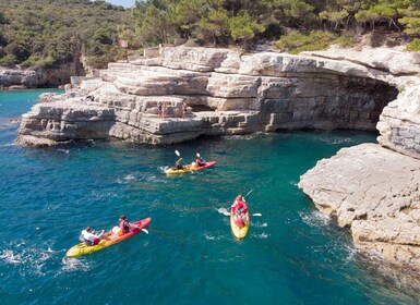 Pula : Aventure en kayak dans les grottes marines, plongée en apnée et saut...