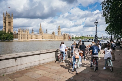 Londres: Paseo en bici por lugares emblemáticos y joyas con visita a un pub...
