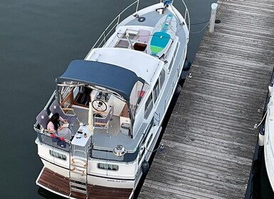 Tagestour: Crociera privata sul lago Wannsee e sullo yacht Werder