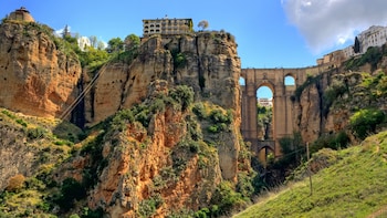 Private Tour of Ronda & Setenil de las Bodegas from Cadiz