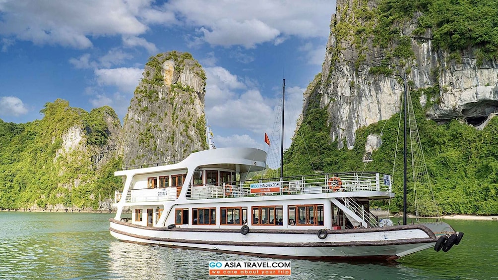 Picture 6 for Activity From Hanoi: Ha Long Bay and Ti Top Island Cruise with Lunch