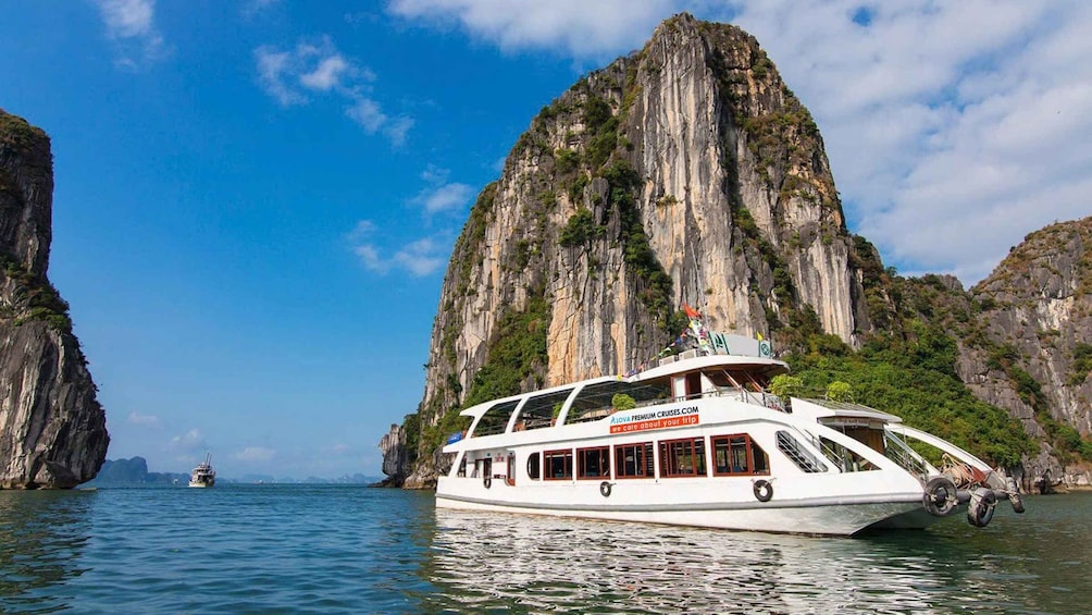 From Hanoi: Ha Long Bay Save-Cost Tours - Big & Small Groups