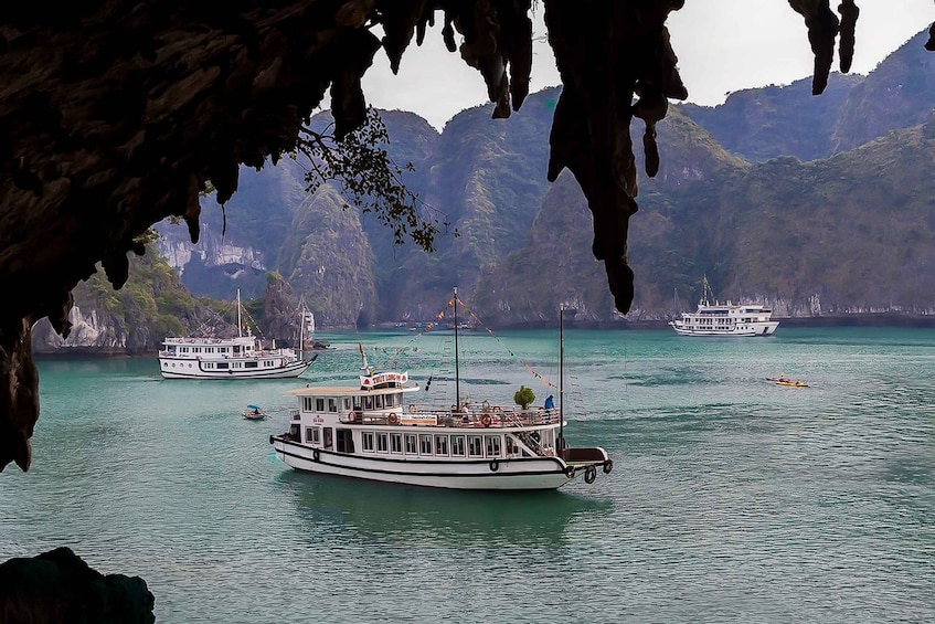 Picture 1 for Activity From Hanoi: Ha Long Bay and Ti Top Island Cruise with Lunch