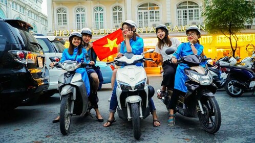 KISSTOUR | Motorcykel Mat Tour Kvinnliga förare i Ho Chi Minh