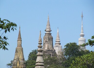 Fra Phnom Penh: Stupaene i Oudong og landsbyen Silver Smith