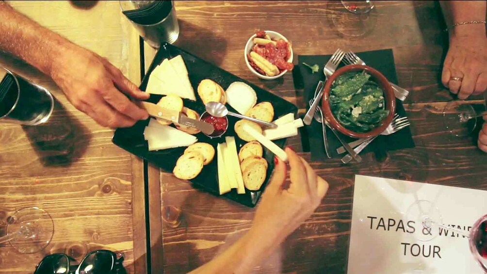 Foto 5 von 6 laden Tapas and wine tour in Barcelona