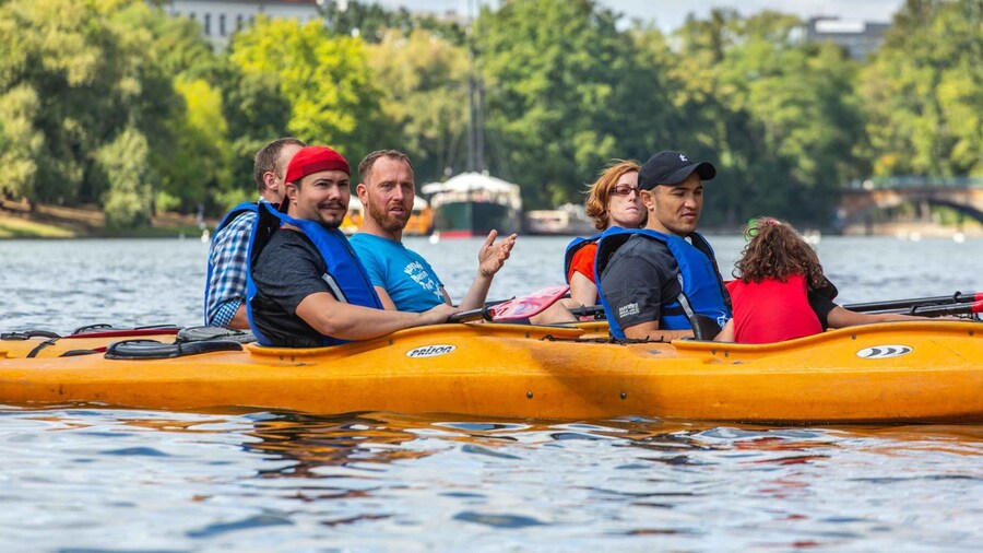 Berlin: Kayaking Tour Kreuzberg - Sunset on Landwehr Canal