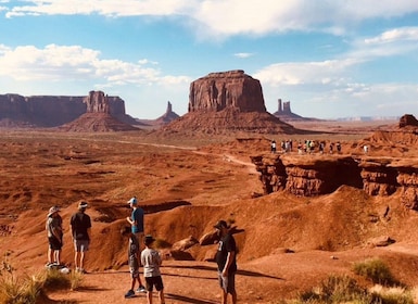 Monument Valley: Backcountry Jeep Tour with Navajo Guide