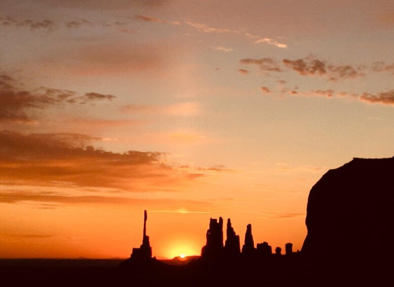 Picture 1 for Activity Monument Valley: 3-Hour Sunrise Tour with Navajo Guide