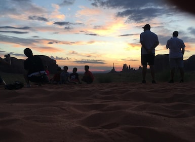 Monument Valley: 3-timmars soluppgångstur med Navajo-guide