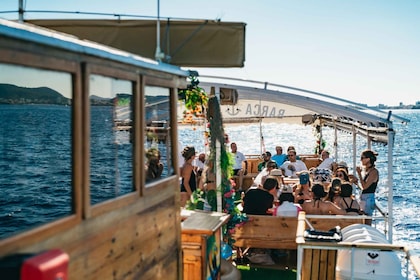 Palma de Mallorca: Daytime Boat Party with Live DJ