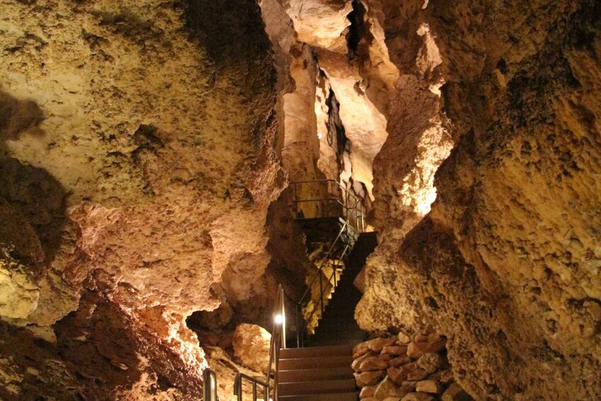 Budapest: Semlő-hegyi & Pál-völgyi Caves Guided Walking Tour