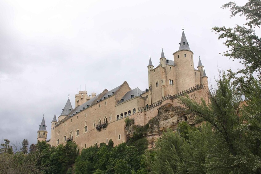 Madrid: Avila and Segovia Day Trip with Tickets to Monuments