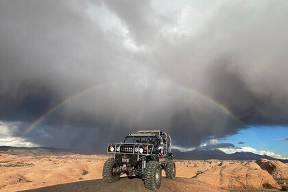 犹他州摩押的“野兽”4x4 家庭冒险