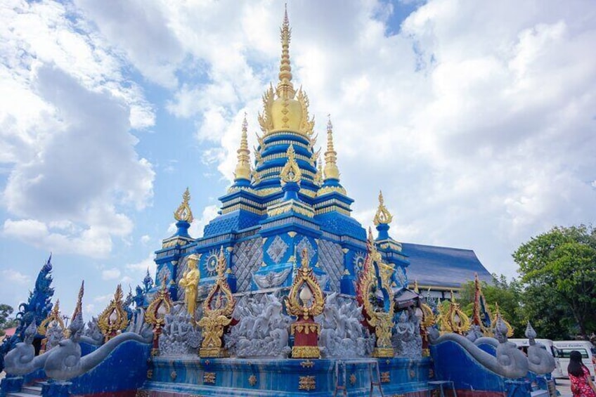 Full Day Tour White Temple Black House and Blue Temple with Lunch