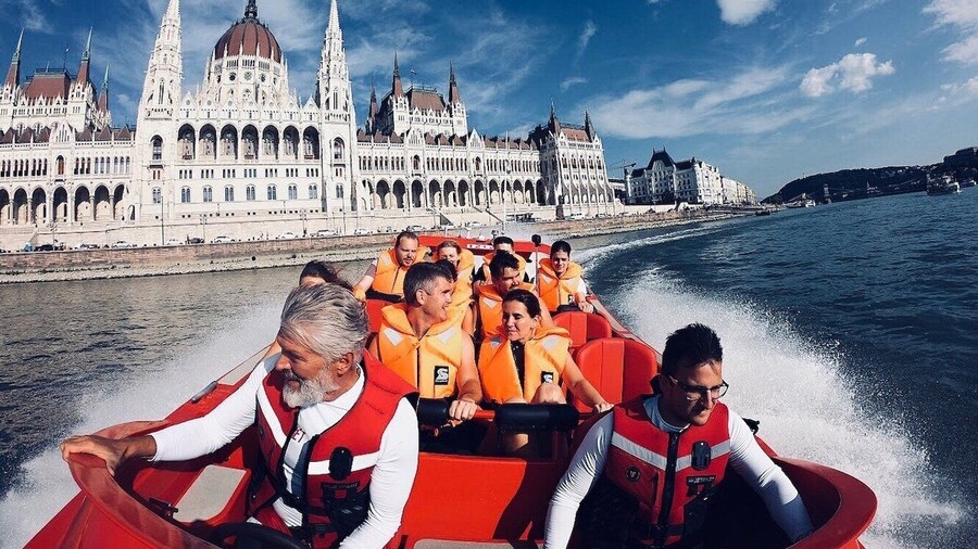 Budapest: Danube Speedboat Experience