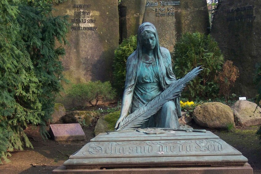 Picture 2 for Activity Leipzig: Guided Tour of the Southern Cemetery